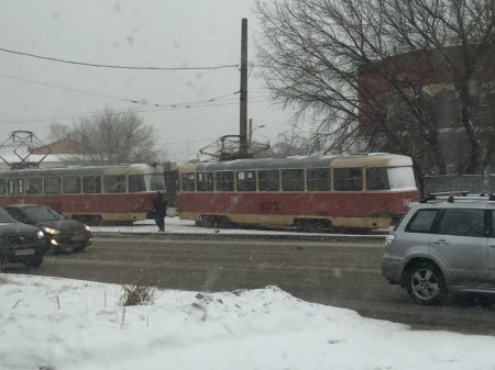 На перекрестке Веснина и Шевченко сошел с рельс трамвай (фото)