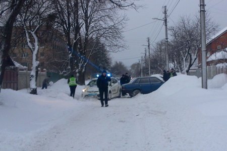 На ХТЗ - ДТП с участием полицейского автомобиля (фото)