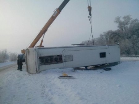 На выходных под Харьковом перевернулся автобус с пассажирами (Фото)