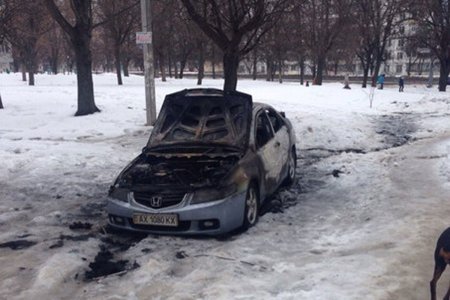 На Салтовке сгорела машина (фото)