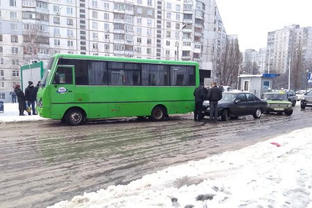 В Харькове - две аварии с маршрутками (фото)