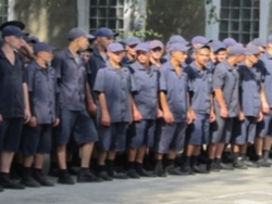 Заключенные шьют одежду коммунальщикам (фото)