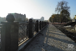 В Харькове с набережной исчезло 50 гранитных шаров