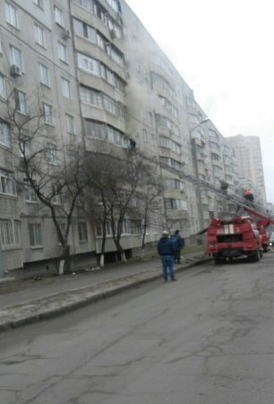 На Холодной горе - пожар в девятиэтажке (фото)