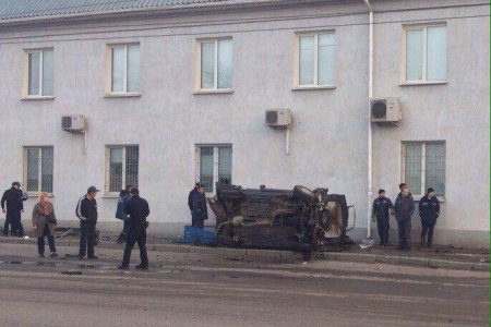 Пьяный водитель впечатал Mercedes в столб (фото)