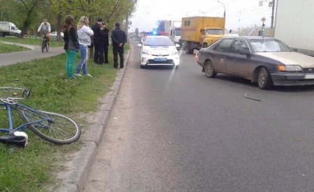 Машина сбила ребенка на велосипеде (фото)