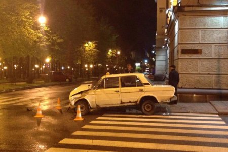 В центре столкнулись двое "Жигулей" (фото)