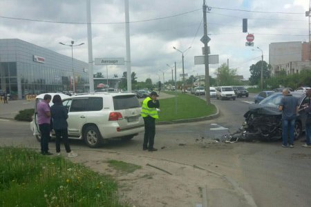 На улице Шевченко столкнулись Peugeot и Toyota (фото)