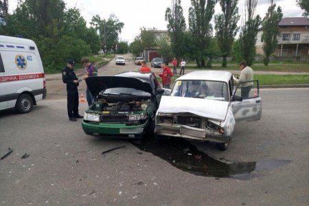 На ХТЗ столкнулись две легковушки (фото)