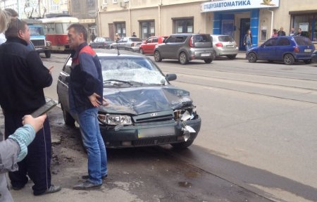 На Полтавском Шляхе столкнулись три автомобиля