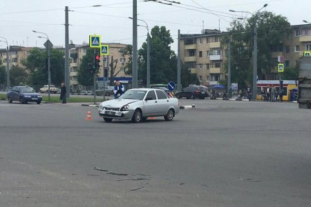 На Одесской столкнулись легковушки (фото)