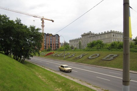 В Харькове - скандал вокруг клумбы