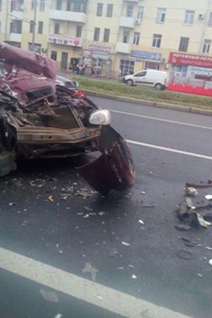 На Московском проспекте легковушка влетела в грузовик (фото)