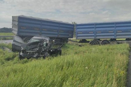 Под Харьковом столкнулись Toyota и грузовик, есть погибшие (фото)