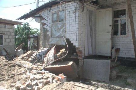 В Харькове под завалами дома погиб подросток (фото, обновлено)