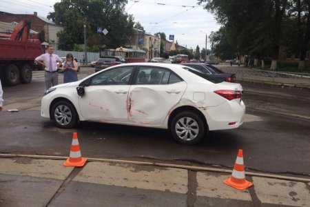 На Москалевке трамвай въехал в Toyota (фото)