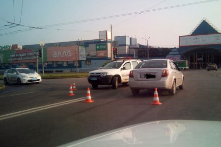 На Новых домах столкнулись Chevrolet и полицейское авто (фото)