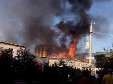 Под Харьковом горел хлебозавод (фото)