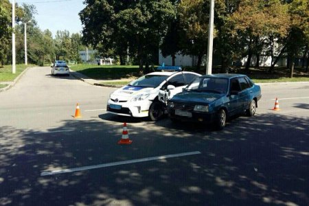 Полицейский Prius опять попал в аварию (фото, дополнено)