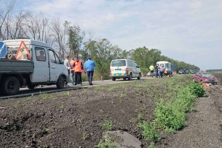 Под Харьковом машина наехала на дорожных рабочих, есть погибшие (дополнено, фото)