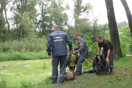 Под Харьковом из воды подняли тела двух женщин (фото)