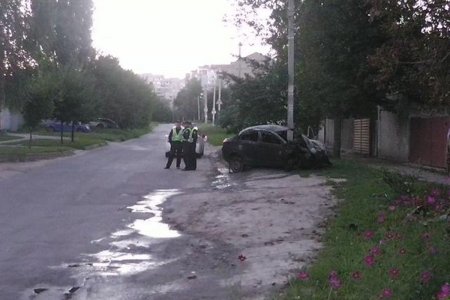 В Харькове Forza врезалась в гараж и загорелась (фото)