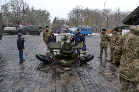 На площади Свободы прошла акция военных (фото)