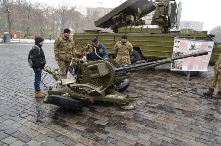 На площади Свободы прошла акция военных (фото)