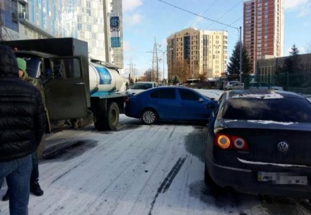 Тройное ДТП на Отакара Яроша (ФОТО)