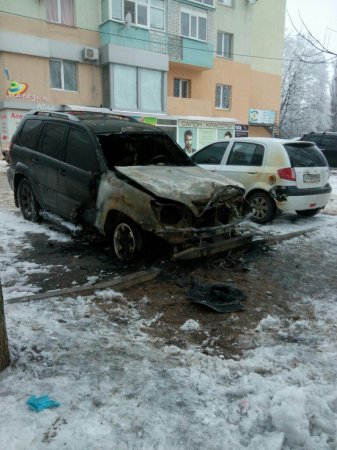 В Харькове сгорел Lexus (фото)