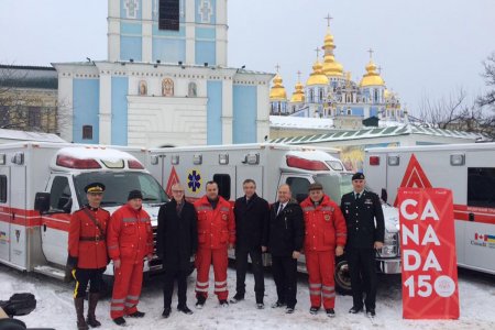 анада передала Харькову четыре современные скорые (фото)