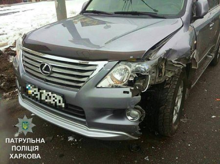 На Полтавском шляхе Lexus врезался в "Жигули" (фото)