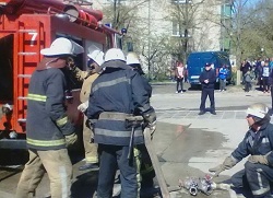 В Харькове по пр. Дзюбы - крупный пожар (фото)