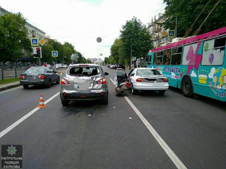 Пьяный мотоциклист влетел в две машины (фото)