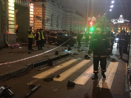 На Сумской внедорожник въехал в толпу людей, погибли пять человек (фото, видео, дополнено)