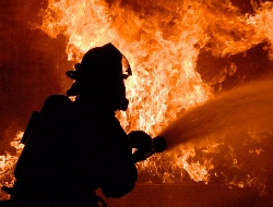 Пожар на ХТЗ: жильцов дома эвакуировали (фото)