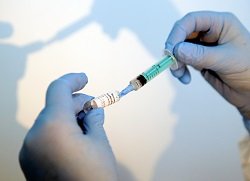 В "Караване", Ave Plaza и "Украине" открылись пункты вакцинации
