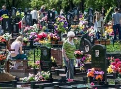 Харьковчан просят не ходить на кладбища