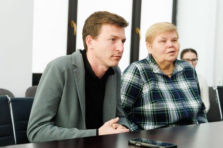 Роман Свічкар