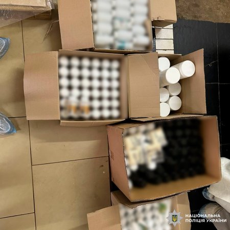 Поліцейські Харкова викрили шахраїв, які продавали фальсифіковані «БАДи» під виглядом державної програми.