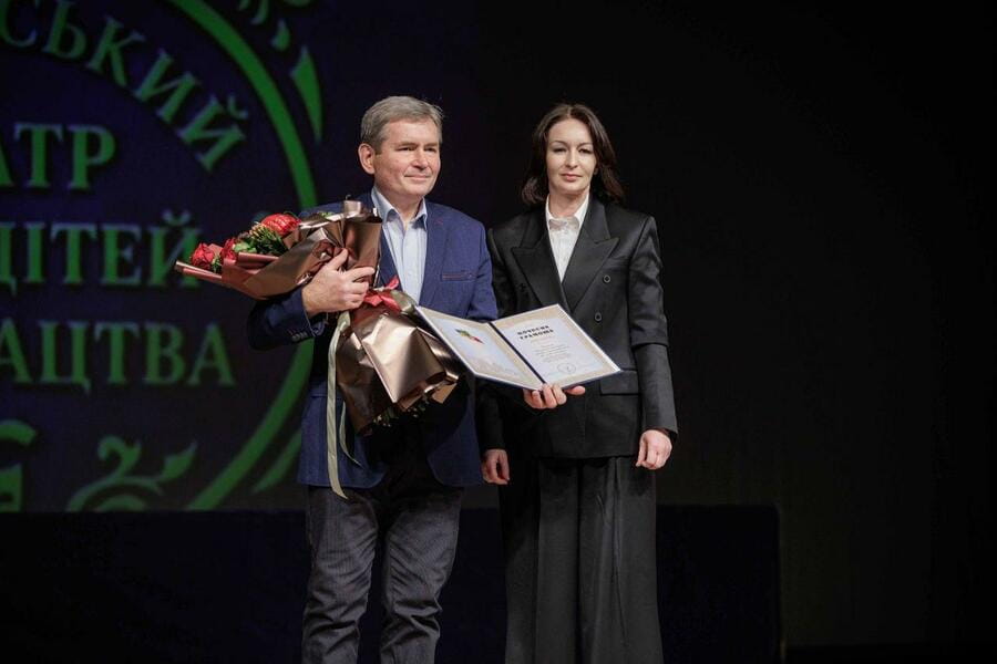 Харківська ОВА привітала найстаріший театр для дітей та юнацтва України з ювілеєм.