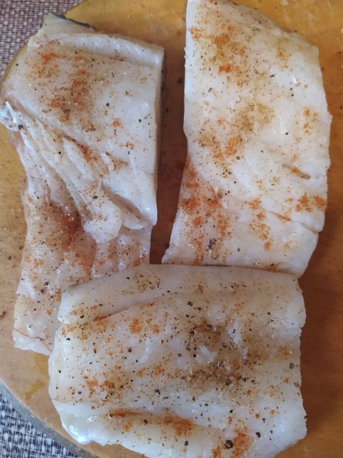 Риба у вершково-часниковому соусі