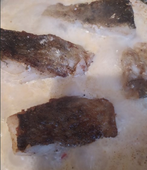 Риба у вершково-часниковому соусі