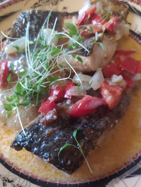 Риба у вершково-часниковому соусі