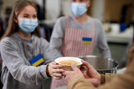 Волонтерський рух на межі виснаження: в Україні стрімко падає кількість активних волонтерів.