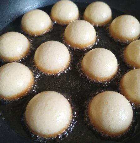 Сирні пончики