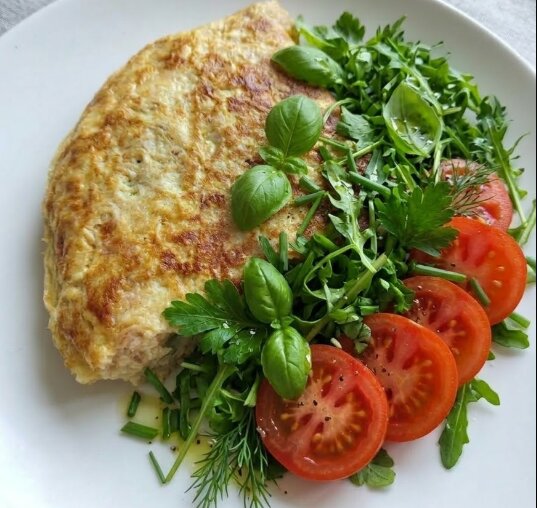 Омлет з тунцем