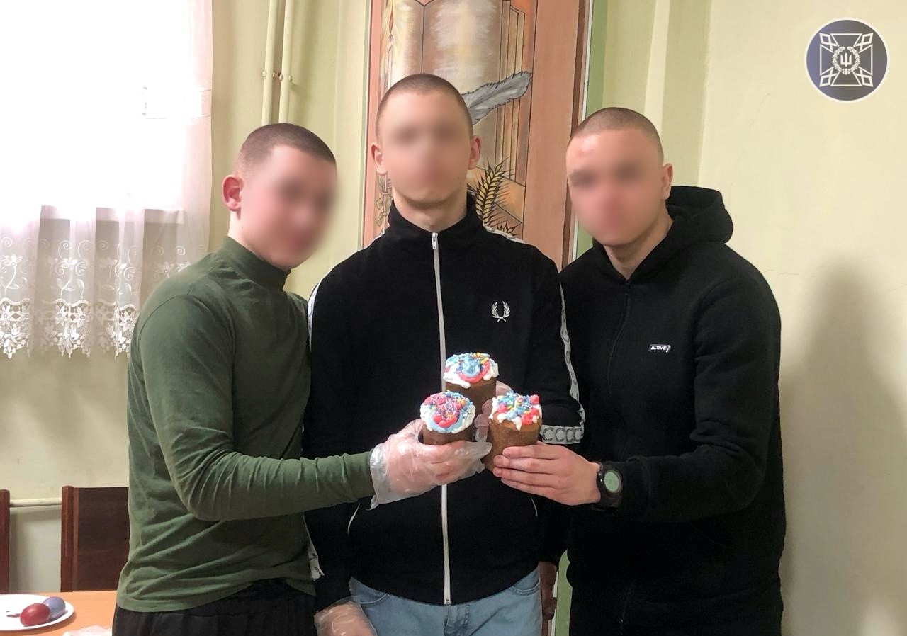 СВЯТКОВІ ДНІ В УСТАНОВАХ