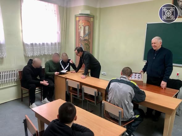 СВЯТКОВІ ДНІ В УСТАНОВАХ