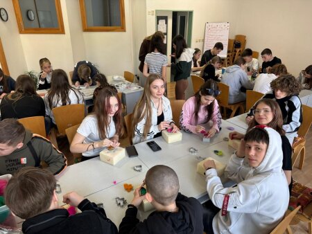 «Подорож до вражень»